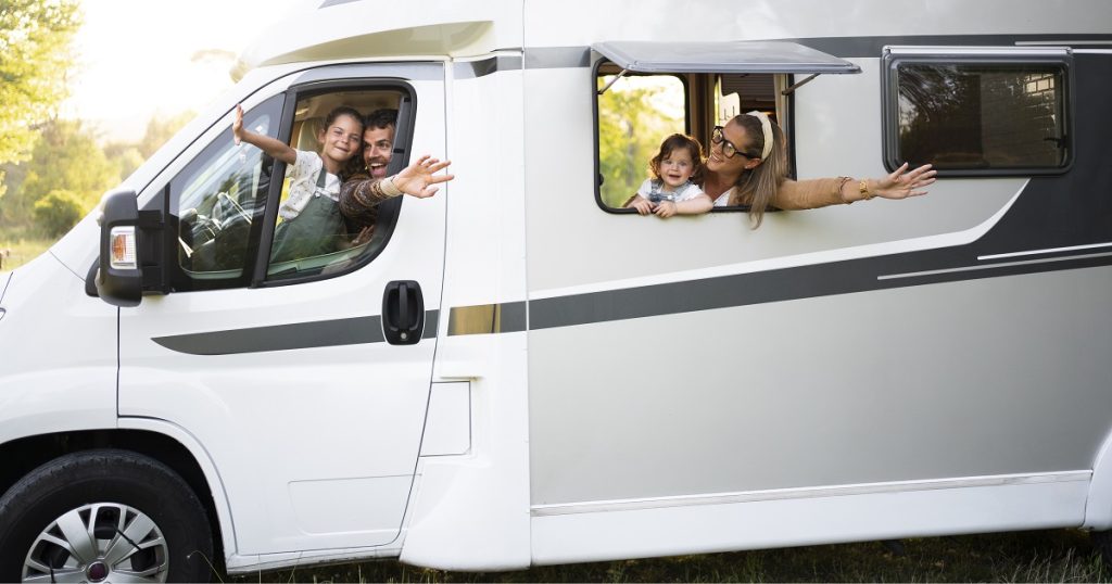 Autocaravana equipada con un sistema eléctrico centralizado NautiVans, garantizando energía autónoma y segura durante cualquier viaje.