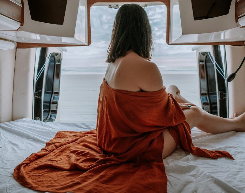 Viajar en furgoneta camper equipada con sistema eléctrico preinstalado