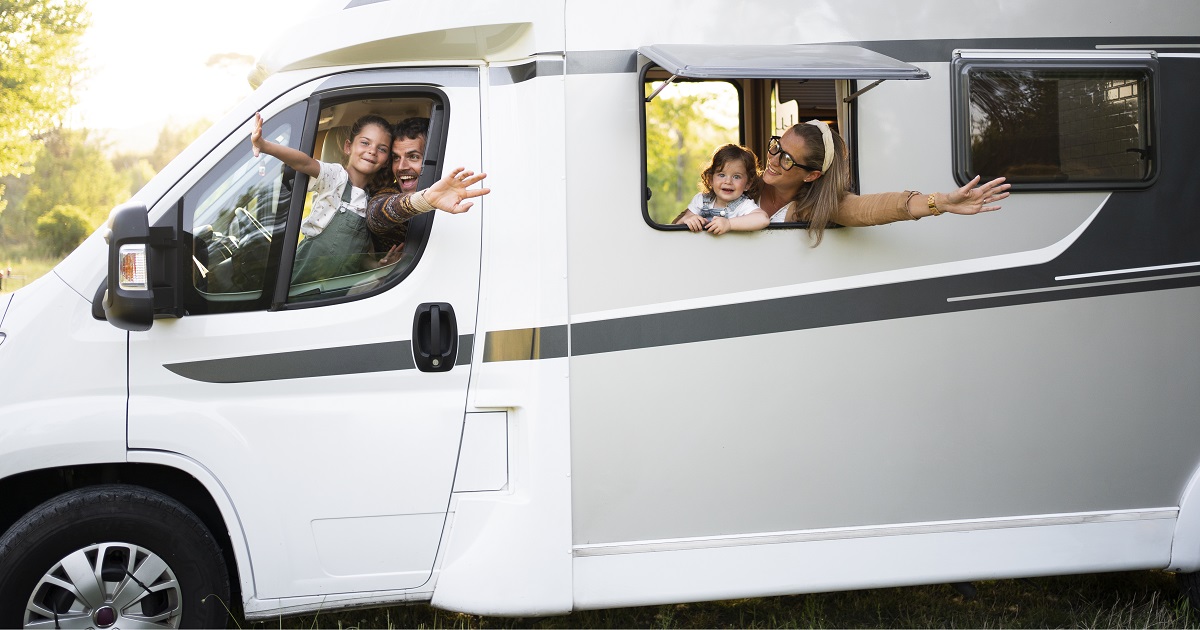 Autocaravana equipada con un sistema eléctrico centralizado NautiVans, garantizando energía autónoma y segura durante cualquier viaje.