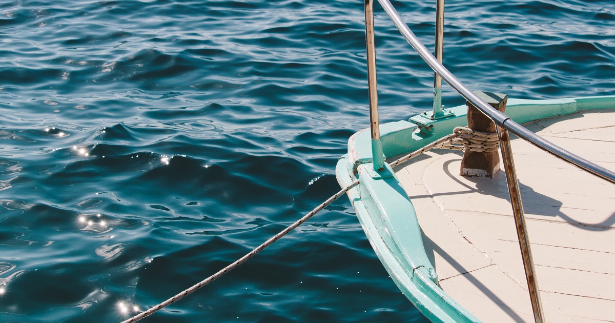 Sistema eléctrico preinstalado para embarcaciones pequeñas motorizadas con control centralizado